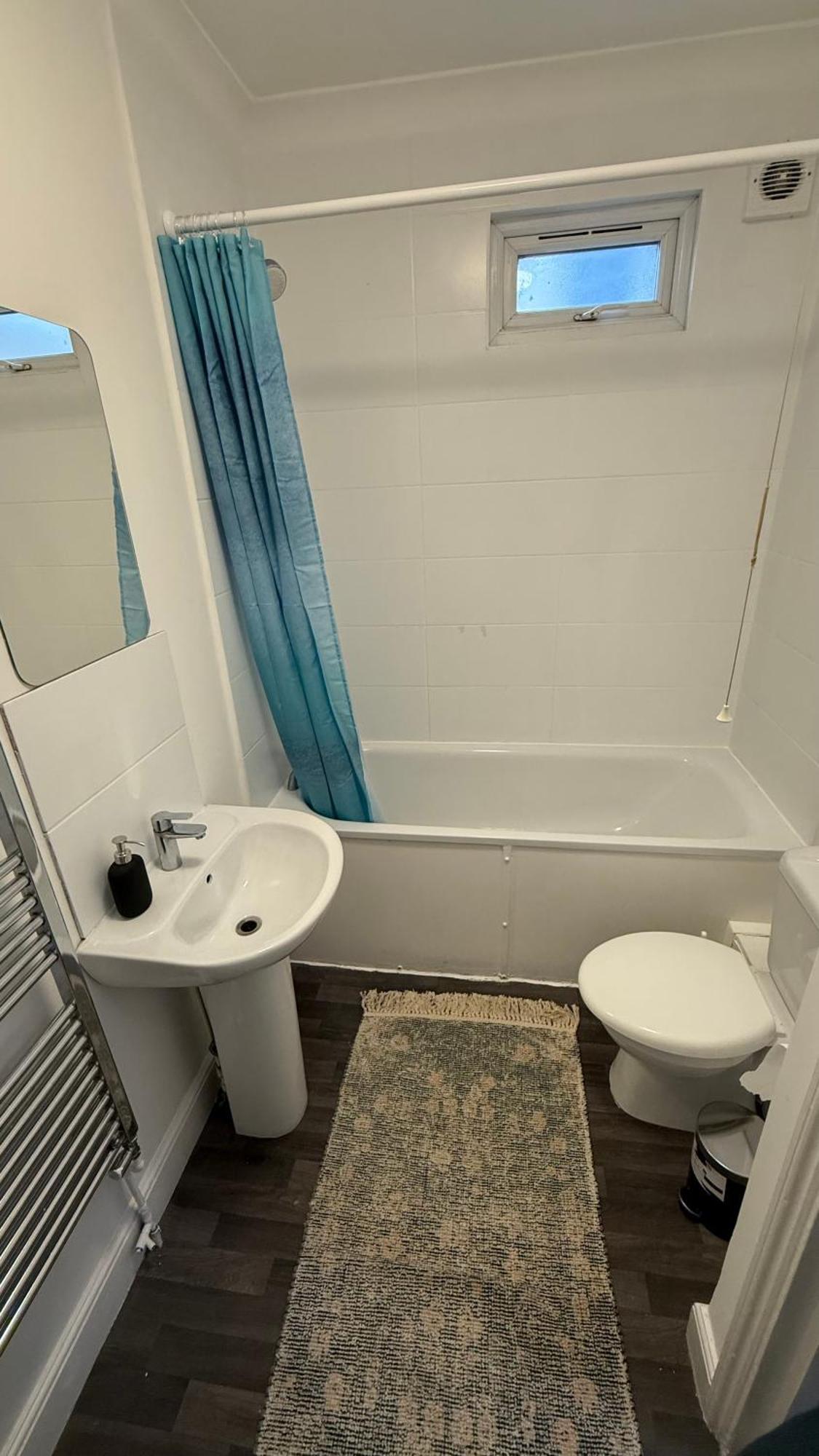 3 Bedroom In A Great Location Appartamento *